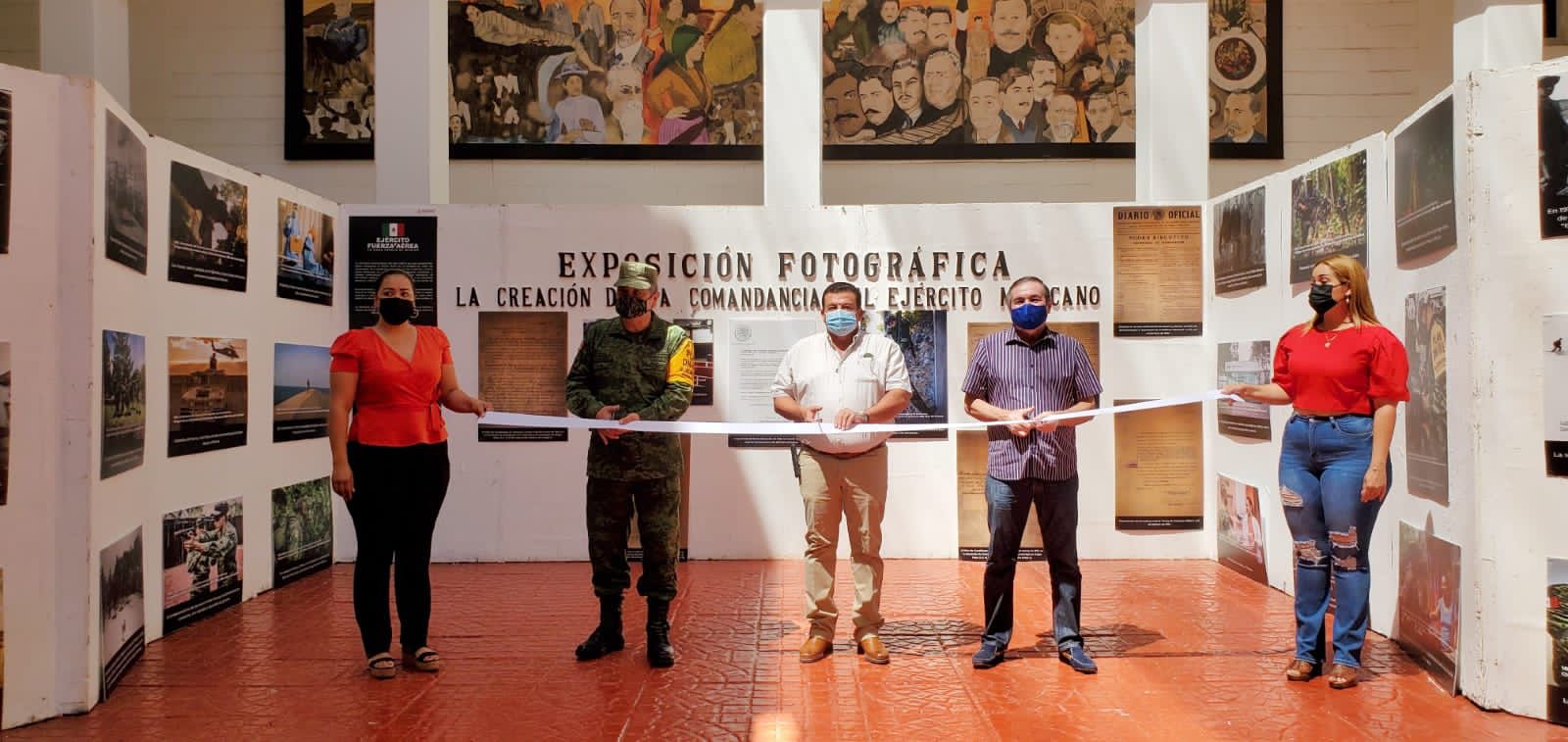 Inauguran exposición fotográfica La Creación de la Comandancia del