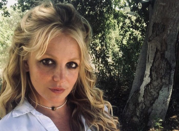 Britney Spears Se Desnuda Por Completo En Instagram Cafe Negro Portal