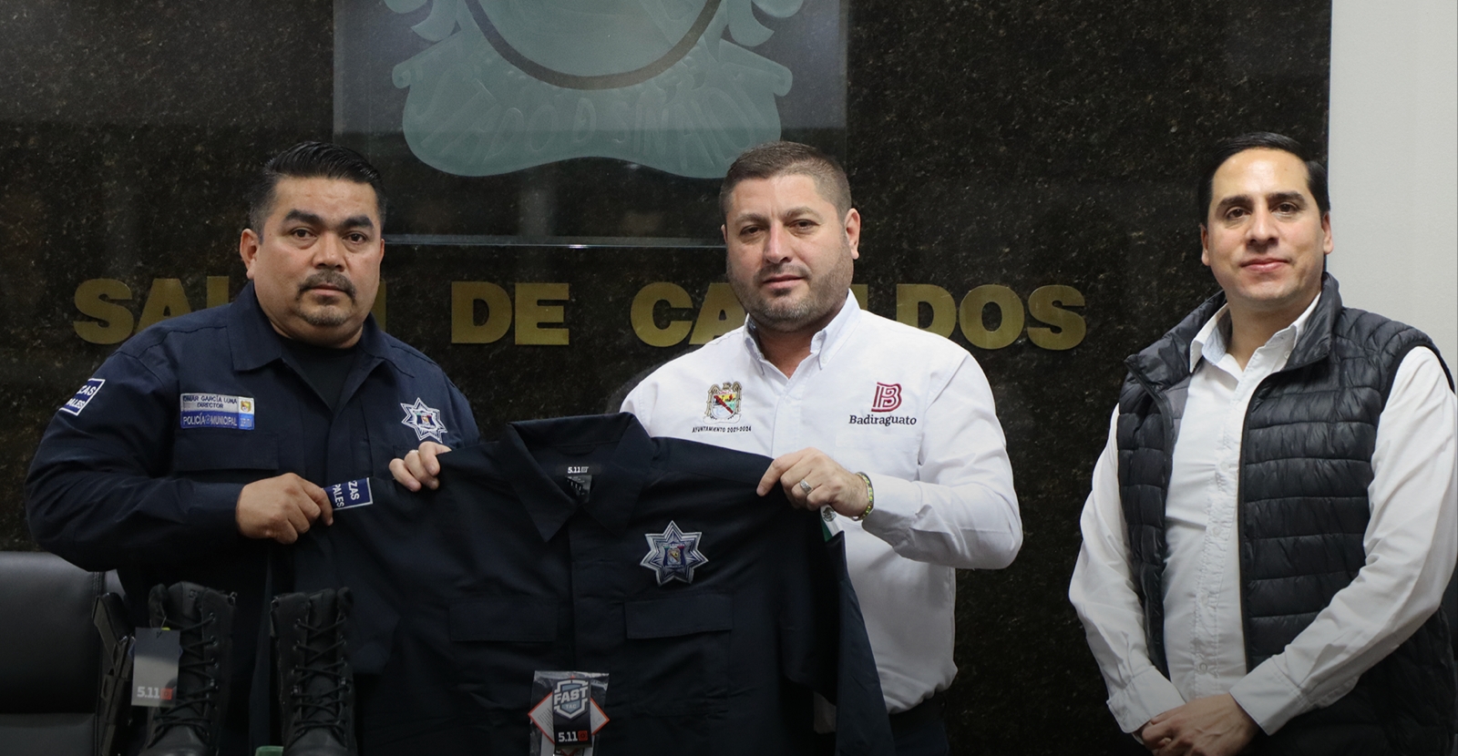 Alcalde De Badiraguato Entrega Uniformes Completos A Polic As Y