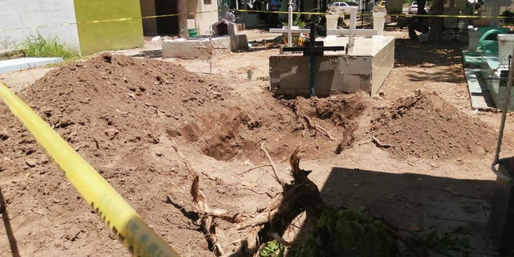 Hallan bolsa con restos humanos dentro del panteón