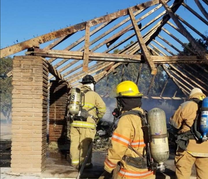 Consume fuego costales de fertilizantes en Navolato Cafe