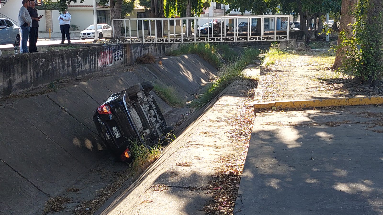 Estudiante queda lesionada en accidente en Las Quintas Cafe Negro Portal